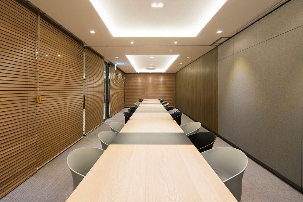 Orakai Cheonggyesan Hotel, BW Premier Collection Сеул Удобства фото