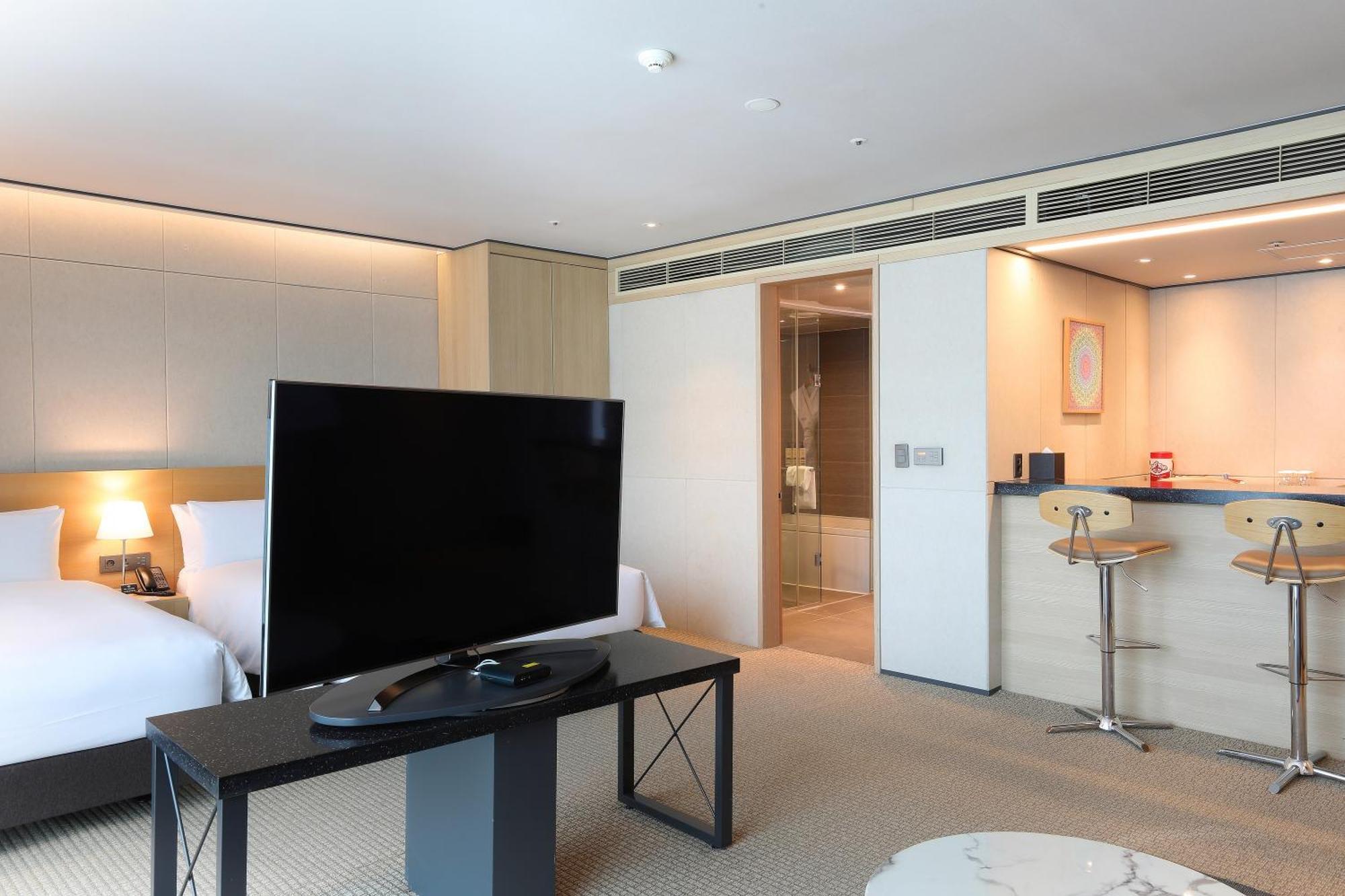 Orakai Cheonggyesan Hotel, BW Premier Collection Сеул Экстерьер фото